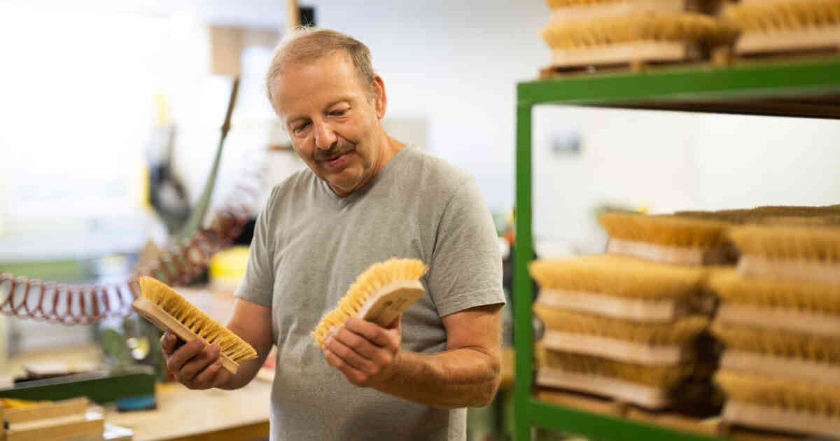 Besen- und Bürstenfabrikation | Blickfeld Horw