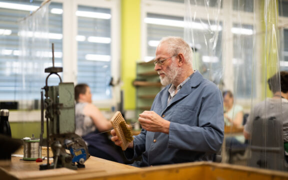 Geschützte Arbeitsplätze / Besenfabrikation